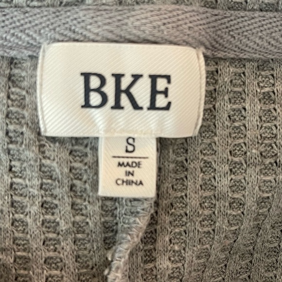 BKE Buckle brushed waffle knit hoodie drawstring top size small grey raw hem - Picture 10 of 10